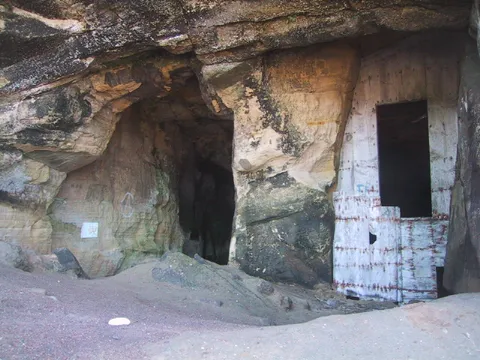 Sculptor's Cave