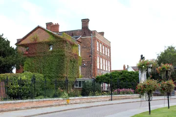 Hollytrees Museum