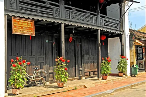 The Old House of Phung Hung