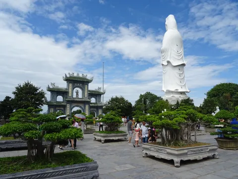 Linh Ứng Pagoda