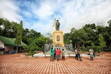 Don Chedi Monument