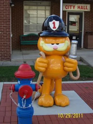 Firefighter Garfield Statue