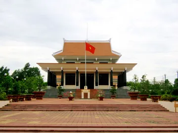 Pham Hung memorial