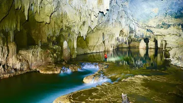 Tú Làn Caves