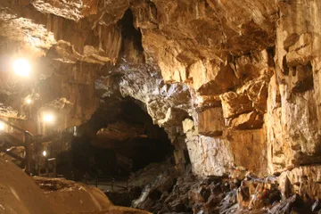 Poole's Cavern & Buxton Country Park