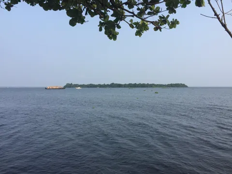 Pathiramanal Island