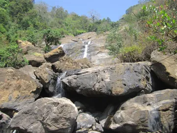 Keezharkuthu waterfalls