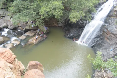 Koraiyaru Falls
