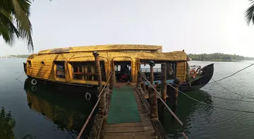 Snehatheeram Houseboat Holidays