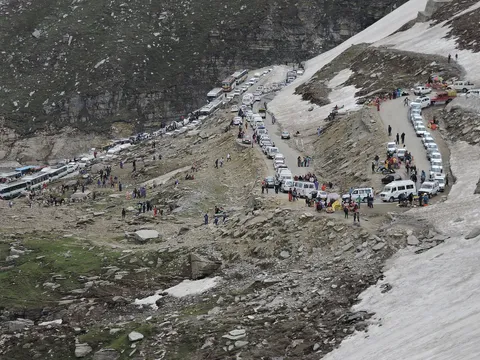 traffic in rohtang pass