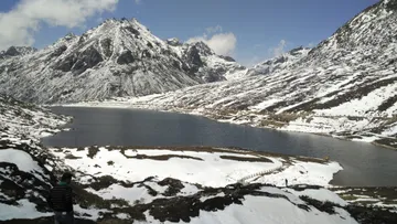 Sela Pass lake