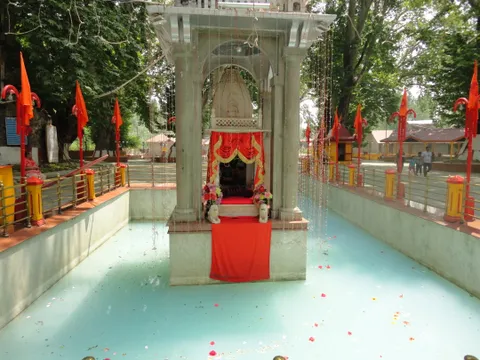 Kheer bhawani temple