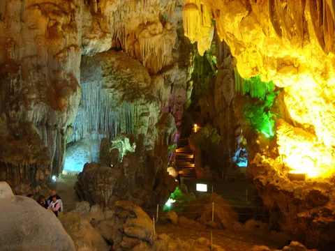 Hang Lùng Khúy cave